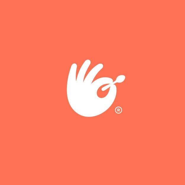 Logo mit Hand auf orangem Hintergrund